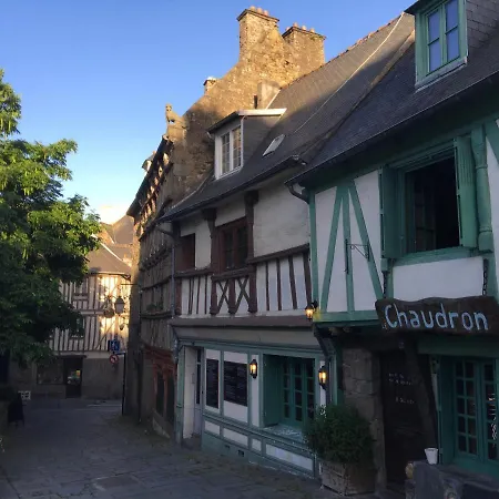Duplex Lumineux, Colore, Atypique Face Cathedrale Lejlighed *